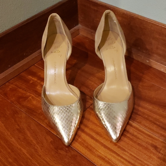 Banana Republic Shoes - Gold pointed toe heels